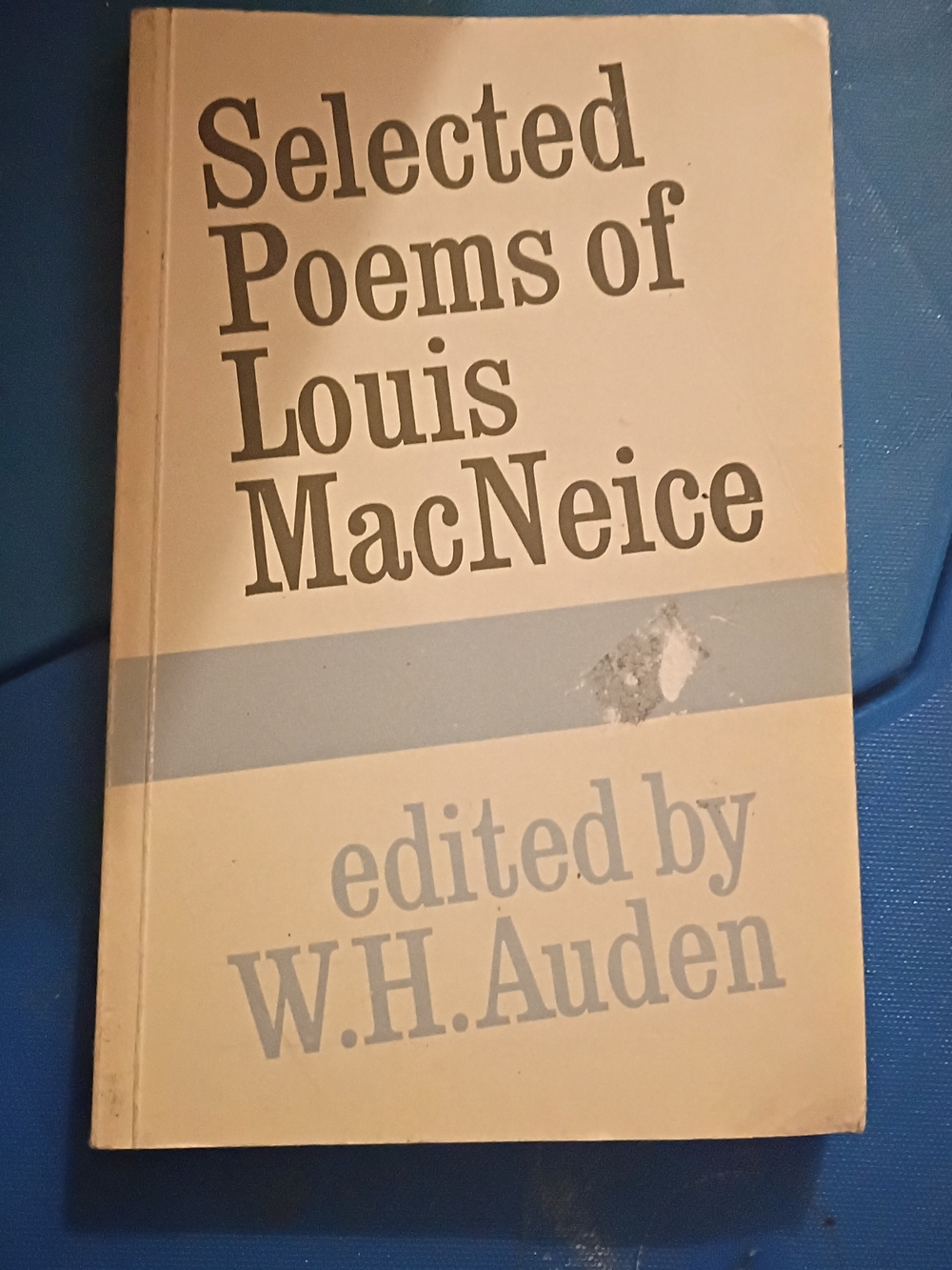 Selected Poems of Louis MacNeice — Cream Cover Poetry Edition